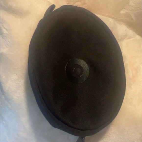 Beats Black Wireless Headphones with Case - Picture 6 of 6